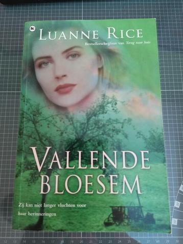 Valllende bloesem - Luanne Rice beschikbaar voor biedingen