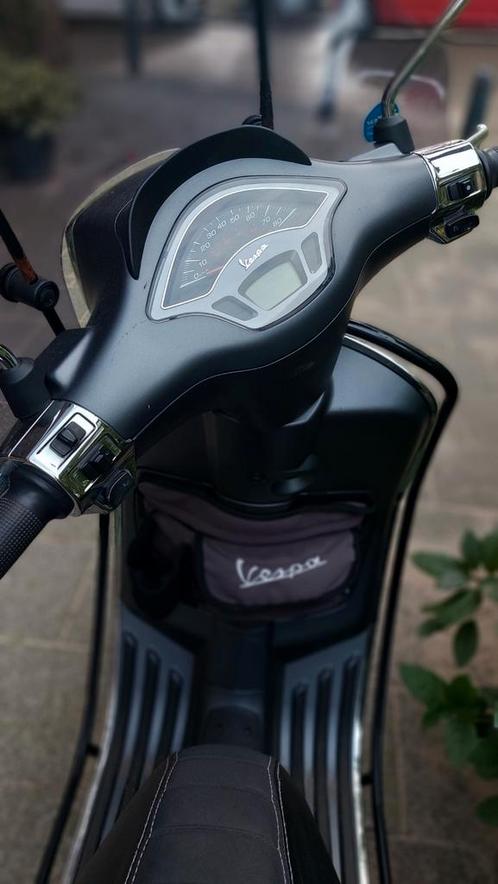Vespa S 2020 - grijs, Fietsen en Brommers, Scooters | Vespa, Gebruikt, Vespa S, Maximaal 25 km/u, Benzine, Ophalen