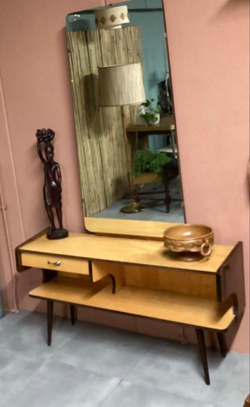 Vintage Kaptafel met Spiegel beschikbaar voor biedingen