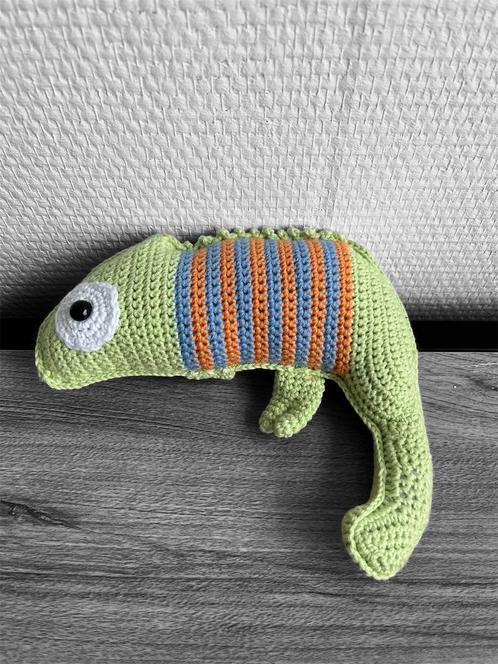 Nieuwe gehaakte platte knuffel kameleon, Kinderen en Baby's, Speelgoed | Knuffels en Pluche, Nieuw, Overige typen, Ophalen of Verzenden
