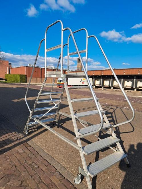 Te koop aluminium Bordestrap 2 zijdig oploopbaar op wielen, Doe-het-zelf en Verbouw, Ladders en Trappen, Zo goed als nieuw, Ophalen of Verzenden