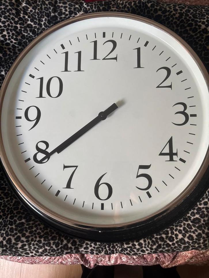 Ikea Bravur Wandklok Zwart, Huis en Inrichting, Woonaccessoires | Klokken, Zo goed als nieuw, Wandklok, Analoog, Ophalen