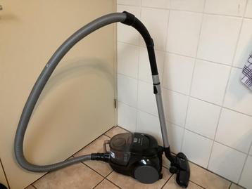 Zwarte philips PowerPro compact stofzuiger zonder stofzak beschikbaar voor biedingen