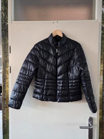 Zwarte Vero Moda jas, maat S beschikbaar voor biedingen