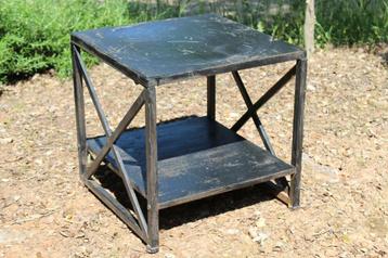 Brocante - Robuuste bijzettafel voor binnen of buiten! beschikbaar voor biedingen