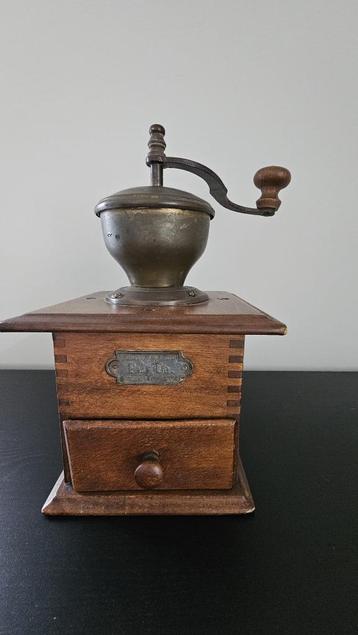 Antieke koffiemolen jaren 50 beschikbaar voor biedingen