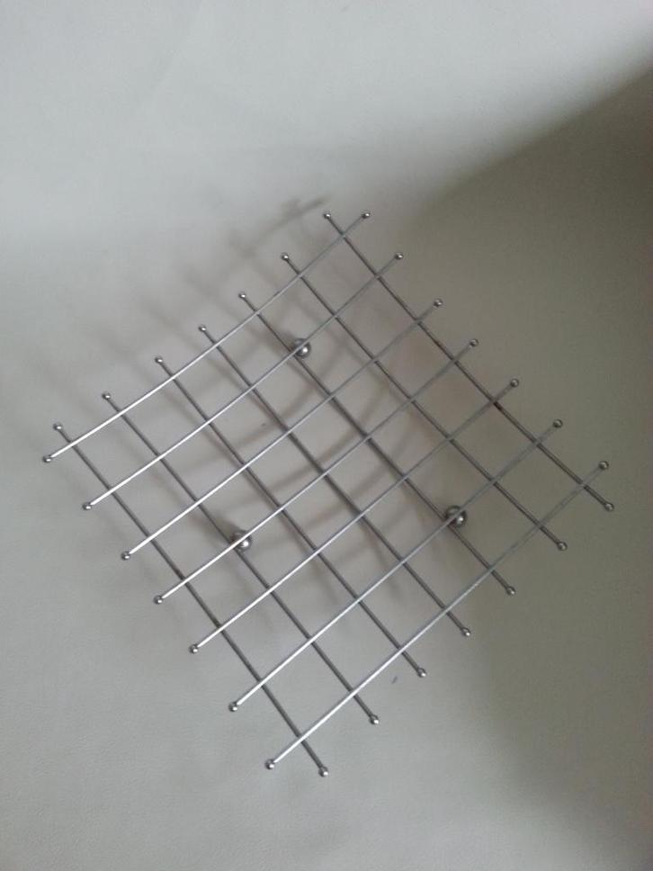 Retro metalen fruitschaal apart design vierkant model 70's, Huis en Inrichting, Woonaccessoires | Schalen en Manden, Zo goed als nieuw