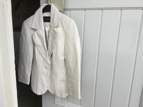 LEDEREN jasje van VERO MODA, in nieuwstaat, mt M valt als S, Kleding | Dames, Jasjes, Kostuums en Pakken, Zo goed als nieuw, Maat 38/40 (M)