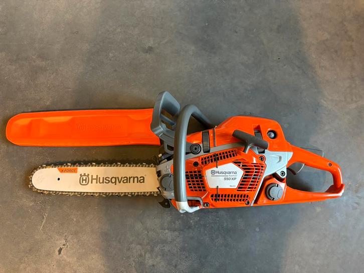 Nieuwe Husqvarna 550xp kettingzaag showroommodel, Tuin en Terras, Hand-tuingereedschap, Nieuw, Ophalen