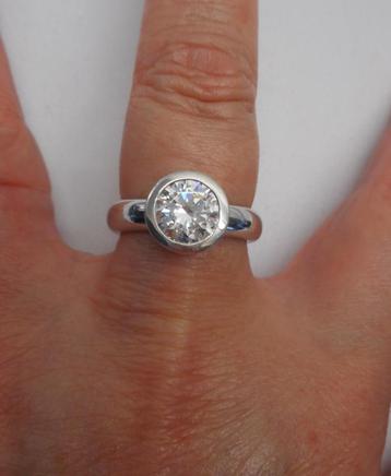 Zilveren massieve Zinzi ring met steen maat 17.75 nr.015 beschikbaar voor biedingen