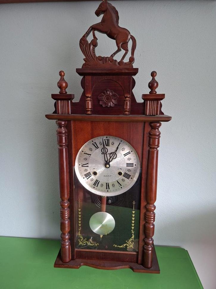 Antieke Wandklok met Paard, Antiek en Kunst, Antiek | Klokken, Ophalen of Verzenden