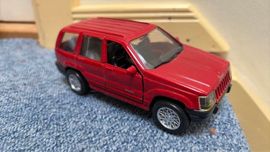 Jeep grand Cherokee 1:32, Hobby en Vrije tijd, Ophalen of Verzenden, Zo goed als nieuw, Tractor of Landbouw, Overige merken