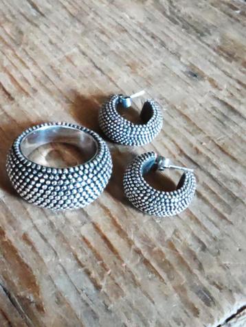 Buddha to Buddha ring en oorbellen type Kristel beschikbaar voor biedingen