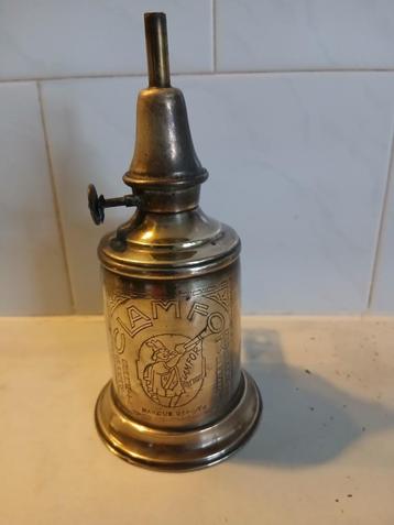 Antieke koperen kerosine lamp van het merk „Clamfor” beschikbaar voor biedingen
