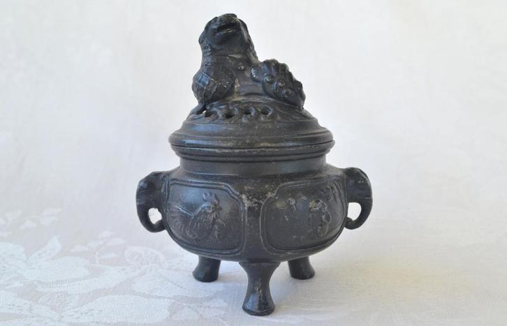 Zwart metalen Wierookbrander /Dekselpotje met foohond, Japan, Antiek en Kunst, Kunst | Niet-Westerse kunst, Ophalen of Verzenden
