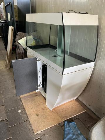 Eheim aquarium. 270L beschikbaar voor biedingen