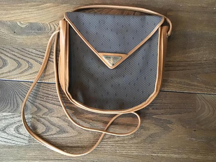 Prachtige,Vintage jaren 80 Yves Saint Laurent tas, Sieraden, Tassen en Uiterlijk, Tassen | Damestassen, Zo goed als nieuw, Schoudertasje