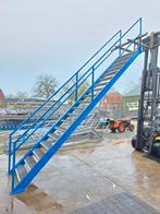 Stalen trap blauw. Hoog 3,9 mtr. Nob177, Doe-het-zelf en Verbouw, Ophalen, Zo goed als nieuw, 2 tot 4 meter
