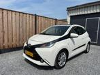 Toyota Aygo 1.0 VVT-i x-wave Automaat | Camera | Nieuwe APK, Gebruikt, Euro 6, 4 stoelen, Leder en Stof
