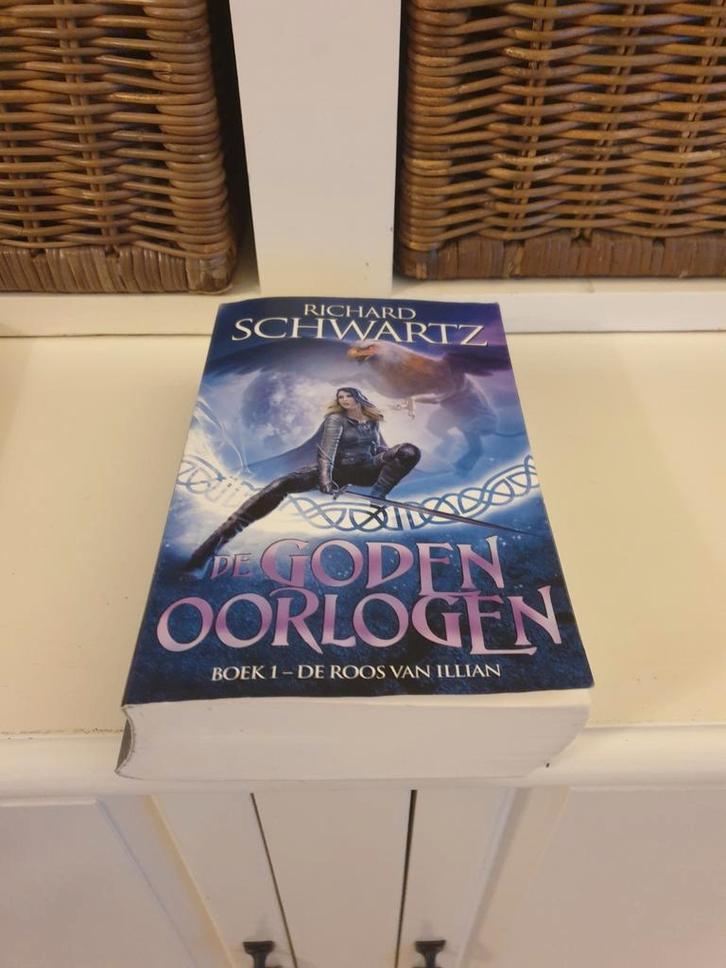 Richard Schwartz - De Roos van Illian, Boeken, Fantasy, Gelezen, Ophalen of Verzenden