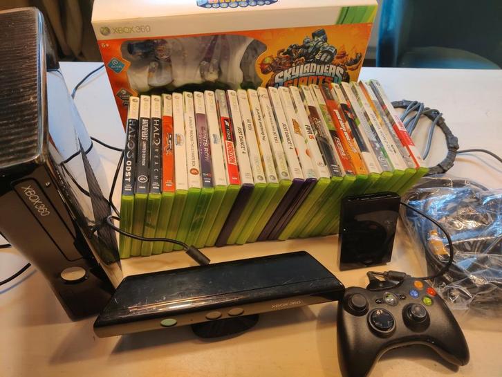 XBOX 360 S set met veel accessoires en goede games, Spelcomputers en Games, Spelcomputers | Xbox 360, Zo goed als nieuw, 250 GB