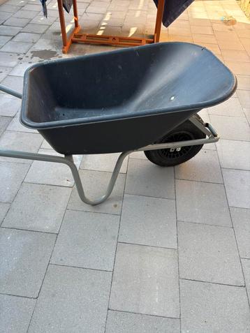 Kruiwagen beschikbaar voor biedingen