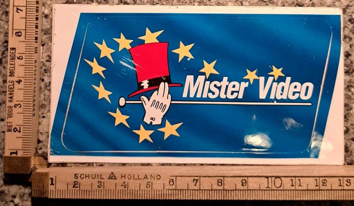 Vintage sticker Mister Video videotheek goochelaar hoed, Verzamelen, Stickers, Zo goed als nieuw, Overige typen, Ophalen of Verzenden