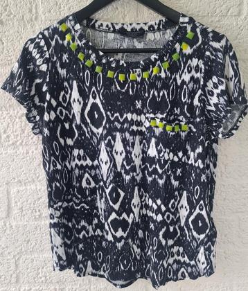 Zwart met witte abstract guess tshirt maat M beschikbaar voor biedingen