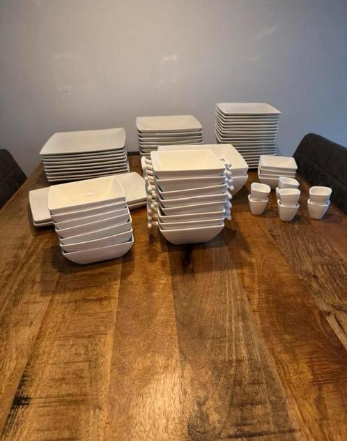 Servies Yong Squito. Alleen afhalen!, Huis en Inrichting, Keuken | Servies, Zo goed als nieuw, Compleet servies, Overige stijlen