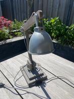 industriele  lamp voor op kast, Huis en Inrichting, Lampen | Vloerlampen, Ophalen, Industtriéle lamp met hout en metaal, Zo goed als nieuw