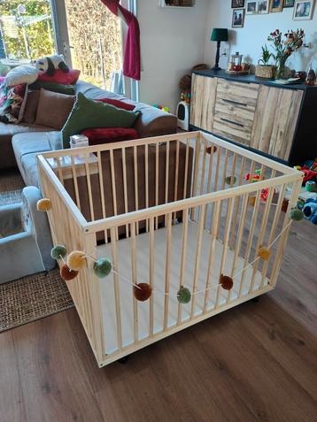 Baby box zo goed als nieuw inclusief accesoires! beschikbaar voor biedingen