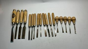 Beitels en gutsen ( houtbewerkings gereedschap ) beschikbaar voor biedingen