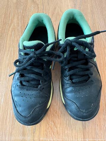 Asics hockey schoenen maat 32,5 beschikbaar voor biedingen
