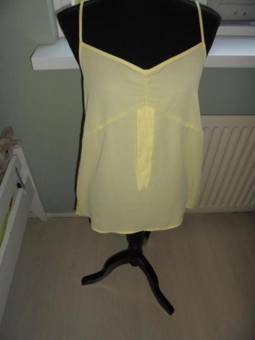 Gele top merk Peacocks maat L, Kleding | Dames, Tops, Zo goed als nieuw, Maat 42/44 (L), Geel, Zonder mouw, Ophalen of Verzenden