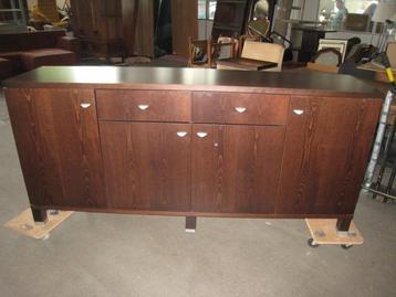 Modern net donkerbruin dressoir met 4 deurtjes en 2 lades beschikbaar voor biedingen