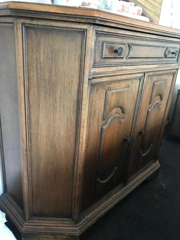 Klein Antiek Kastje - 100x39x82 cm beschikbaar voor biedingen