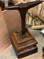 Antiek aambeeld op houten voet, Ophalen