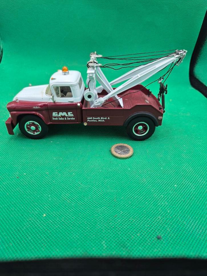 699 GMC 300 takelwagen, Hobby en Vrije tijd, Modelauto's | Overige schalen, Zo goed als nieuw, Bus of Vrachtwagen, Ophalen of Verzenden