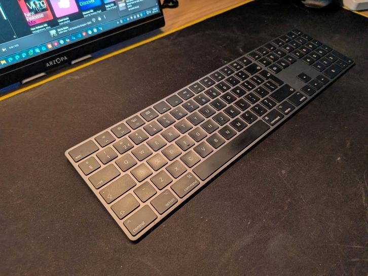 Apple Magic Keyboard with Numpad - Space Gray (A1843), Computers en Software, Toetsenborden, Zo goed als nieuw, Qwerty, Draadloos