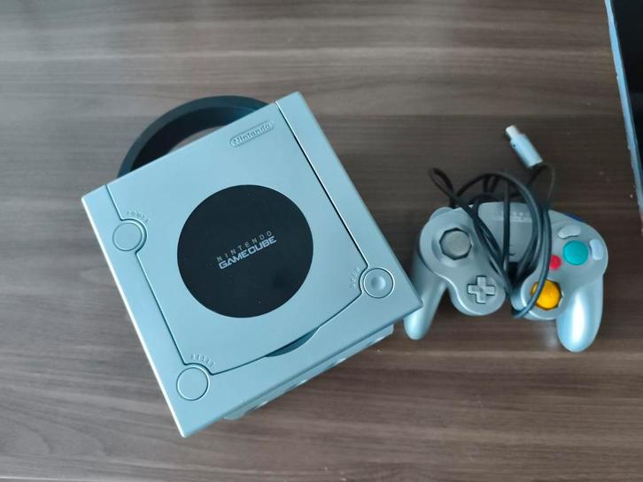 GameCube zilver met controller en alle kabels, Spelcomputers en Games, Spelcomputers | Nintendo GameCube, Zo goed als nieuw, Zilver