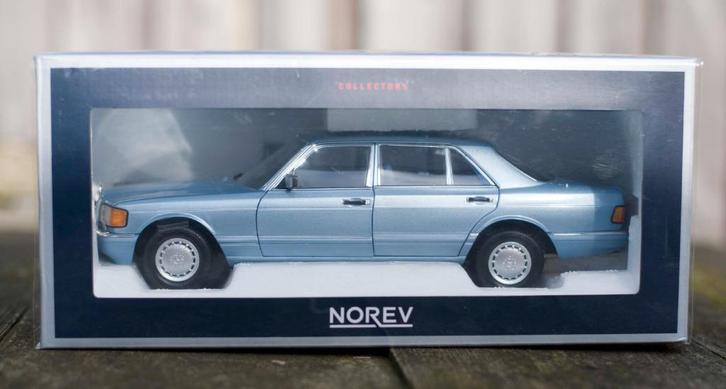 Mercedes Benz S-Klasse 560 SEL W126 Norev lichtblauw, Hobby en Vrije tijd, Modelauto's | 1:18, Zo goed als nieuw, Auto, Norev