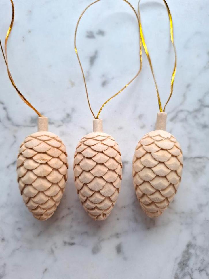 Handgemaakte dennenappels hangers Waldorf antroposofisch, Diversen, Kerst, Zo goed als nieuw, Verzenden
