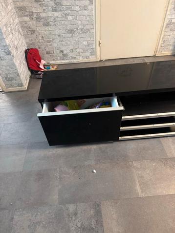 Tv-kast te koop