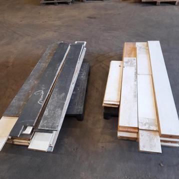 Massieve grenen vloer 17m2 vloerdelen 19,19,5 en 20 cm breed beschikbaar voor biedingen