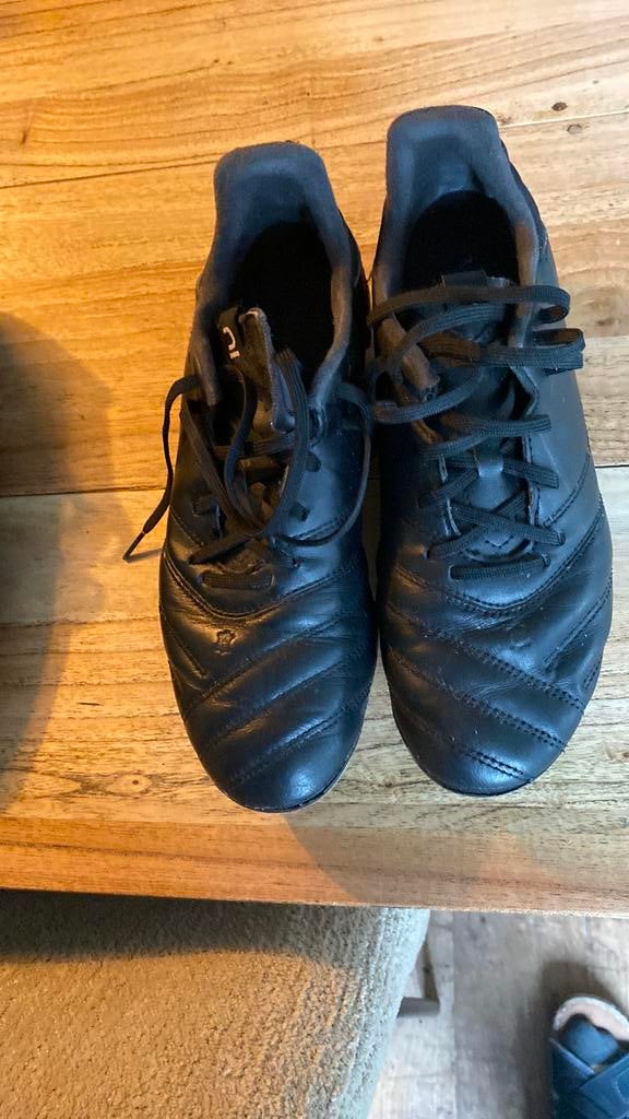 Aangeboden 3 paar  voetbalschoenen mt 40/42/43,5, Maat XS of kleiner, Ophalen, Gebruikt, Schoenen