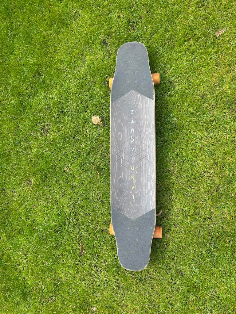 Landyachtz Stratus "Dancer" Longboard - Zo goed als nieuw, Sport en Fitness, Skateboarden, Ophalen, Zo goed als nieuw, Skateboard