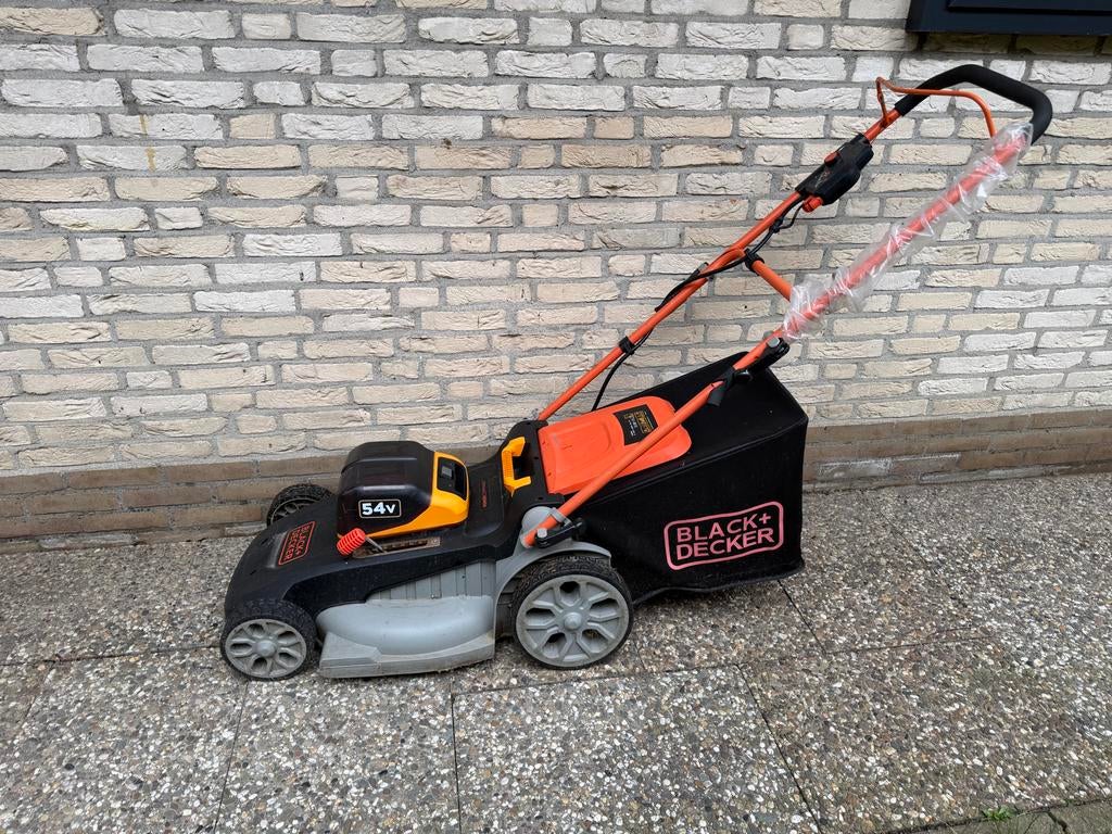 Black+Decker 54V Accu Grasmaaier CLM5448PC 48cm, Cirkelmaaier, Gebruikt, Accu-grasmaaier, Ophalen of Verzenden