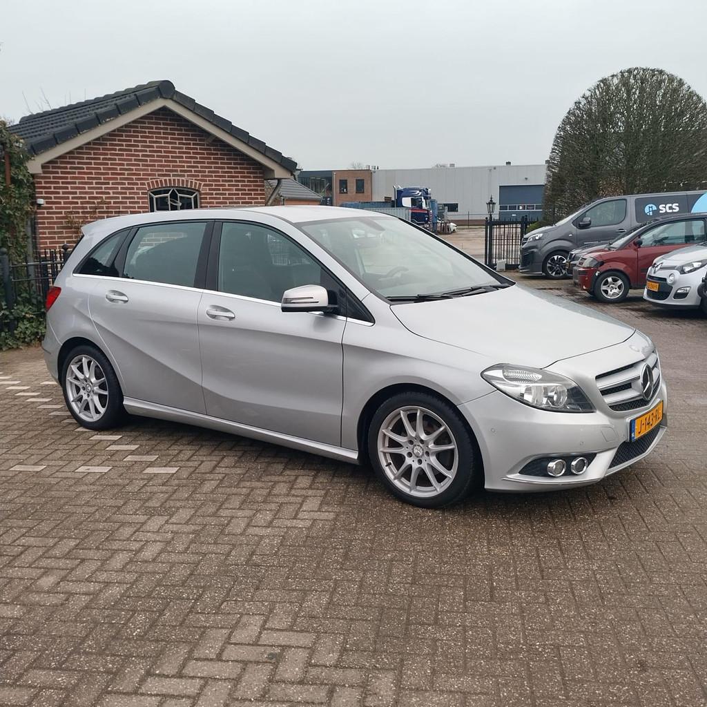 Mercedes-Benz B-klasse 180 Prestige, Auto's, Voorwielaandrijving, Stof, 4 cilinders, 122 pk