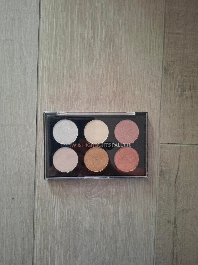 Oogschaduw / blush / rouge, Ophalen of Verzenden, Zo goed als nieuw, Overige kleuren, Ogen
