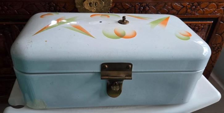 Vintage broodtrommel - wit/oranje/groen decor, 41,5 - 22 cm., Antiek en Kunst, Antiek | Emaille, Ophalen of Verzenden